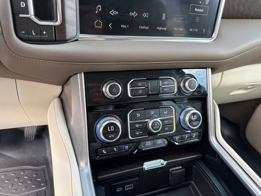 Used 2024 GMC Yukon XL Denali AWD/4WD image 32