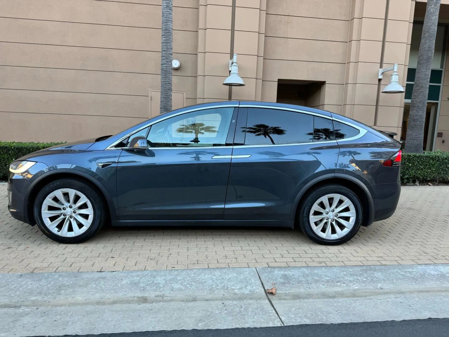 Used 2017 Tesla Model X 100D image 49