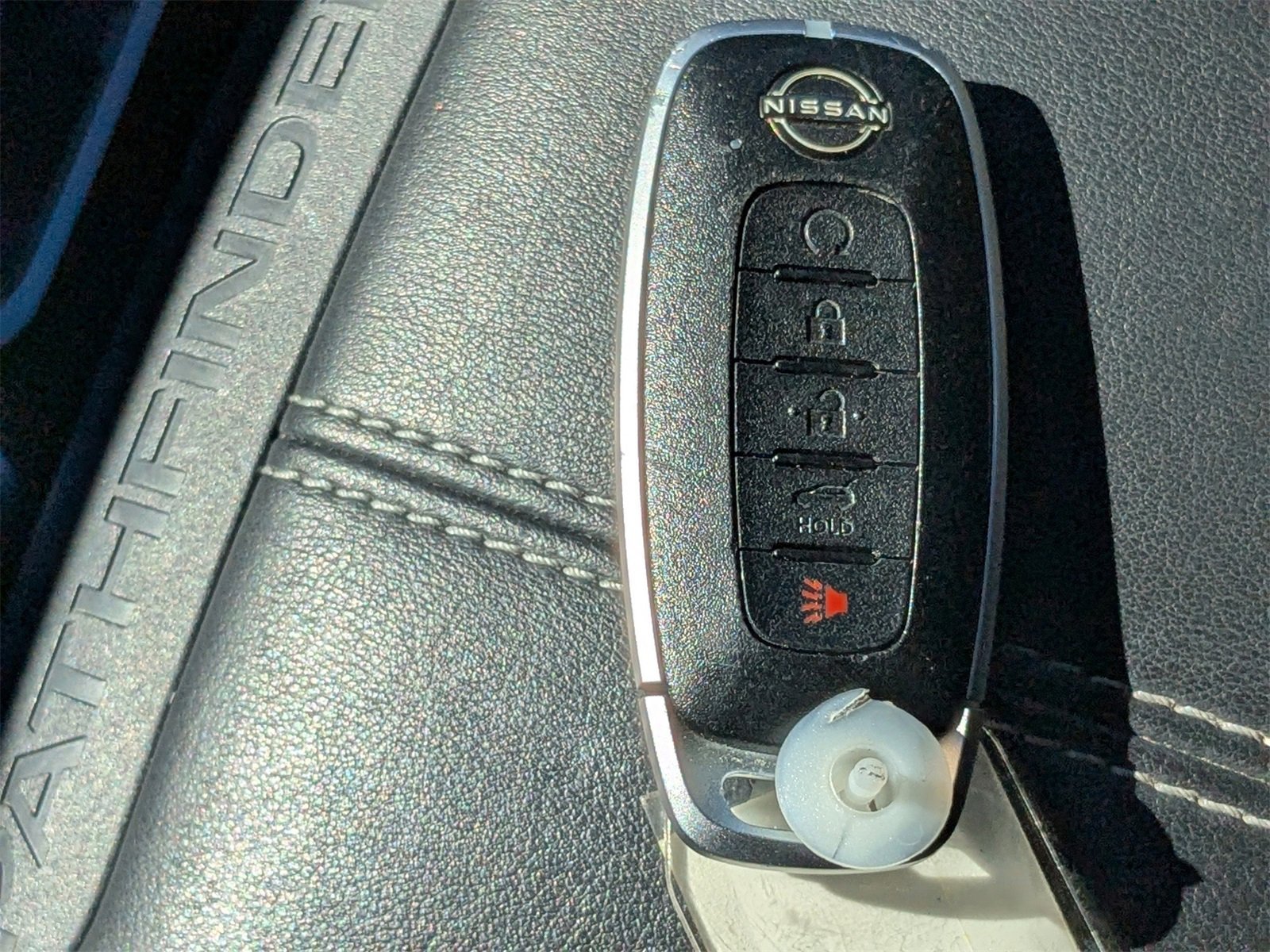 Used 2025 Nissan Pathfinder SV image 34