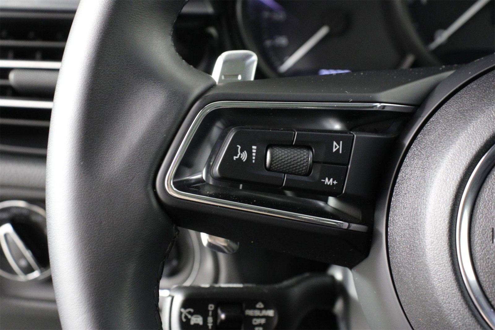 Used 2025 Porsche Macan image 14