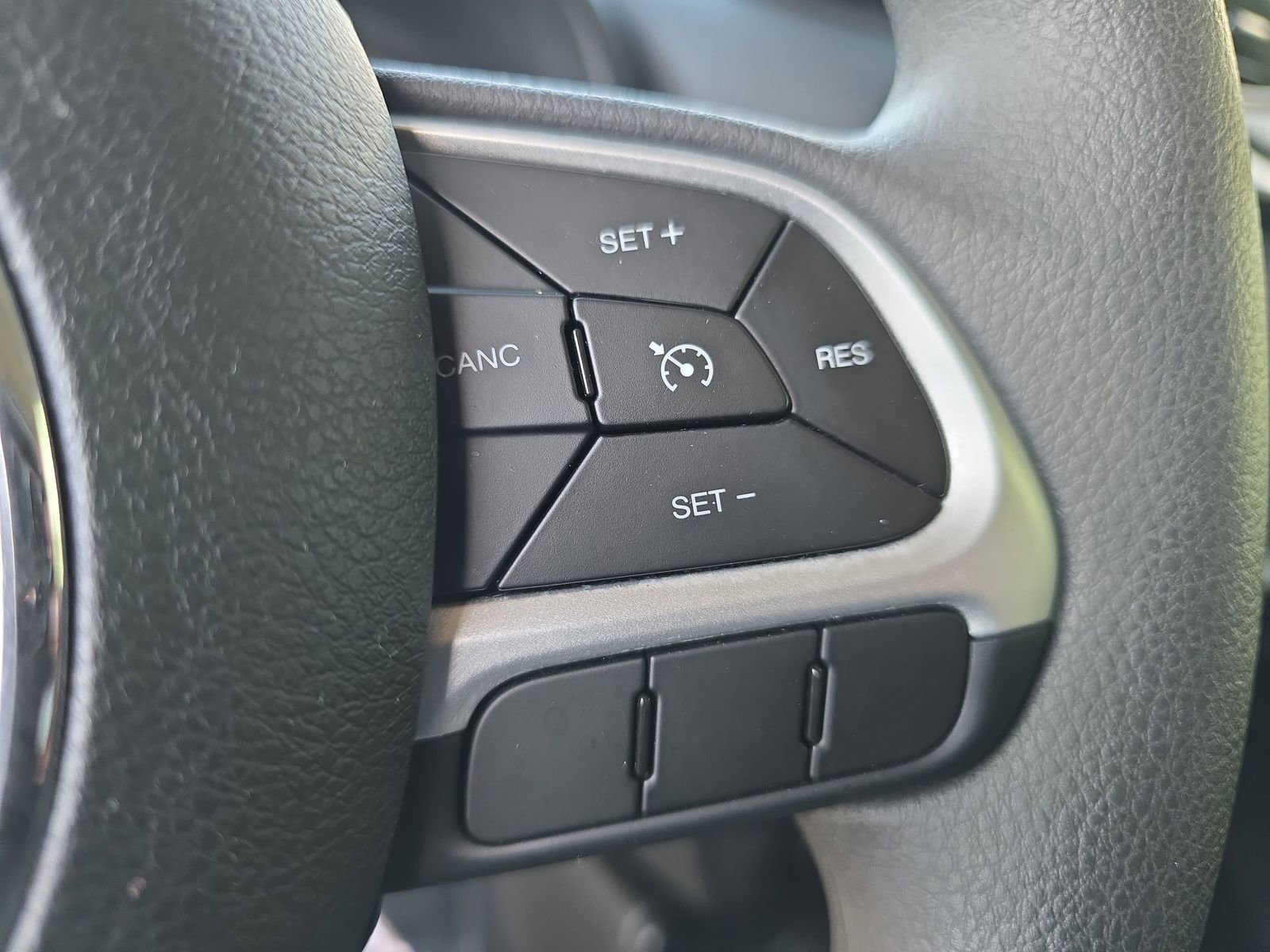 Used 2023 Jeep Renegade Latitude image 23