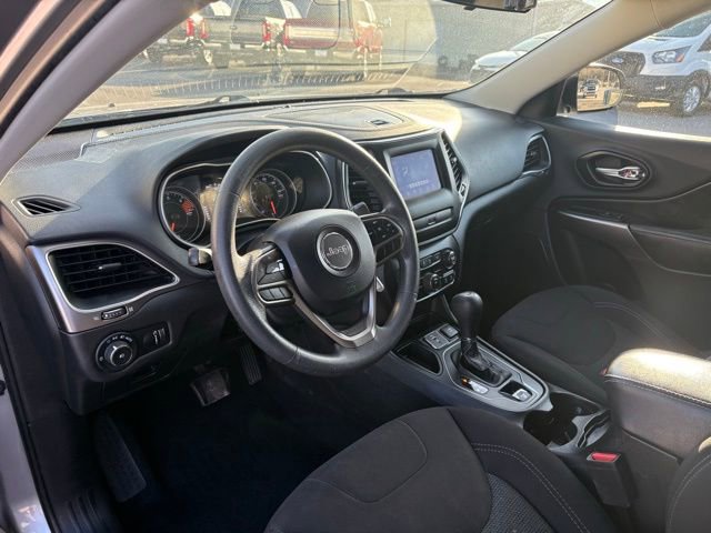 Used 2019 Jeep Cherokee Latitude w/ Popular Appearance Group image 3