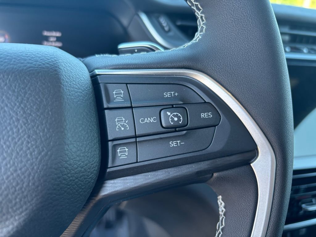 Used 2025 Jeep Grand Cherokee L Laredo w/ Luxury Tech Group I AWD/4WD image 17