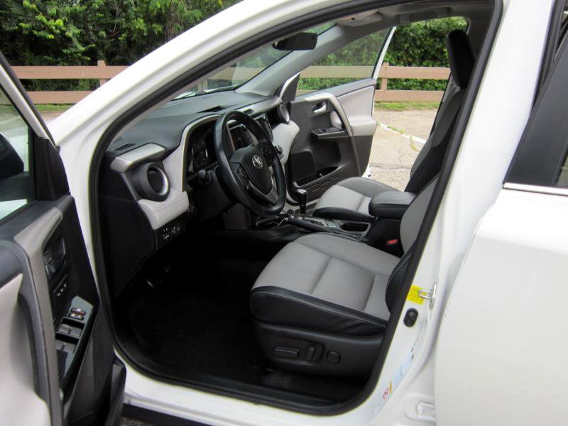 Used 2016 Toyota RAV4 Limited image 11