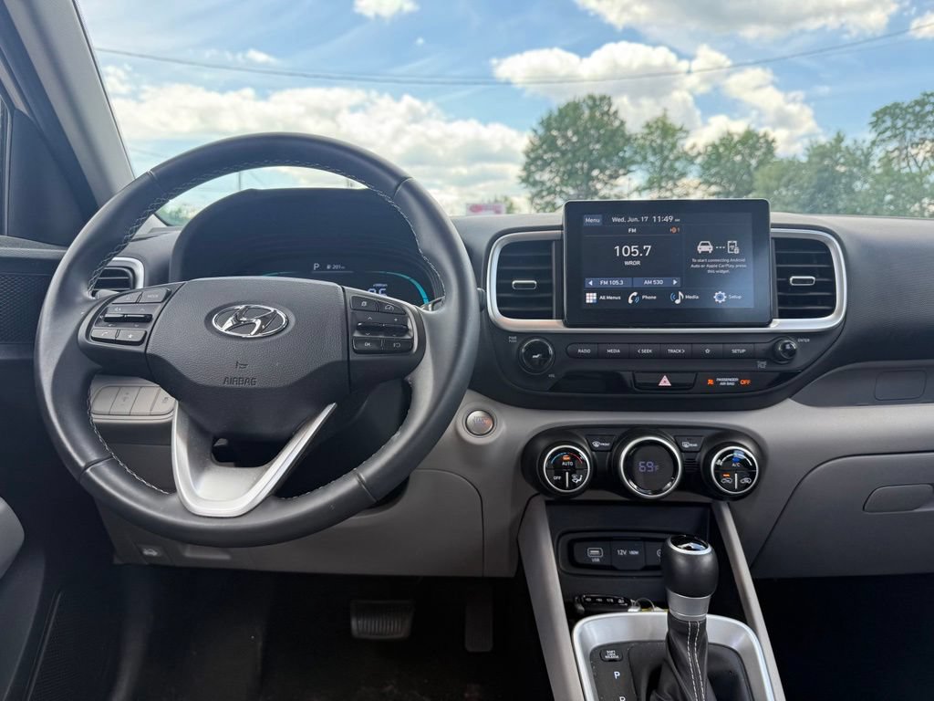 Used 2025 Hyundai Venue SEL FWD image 17