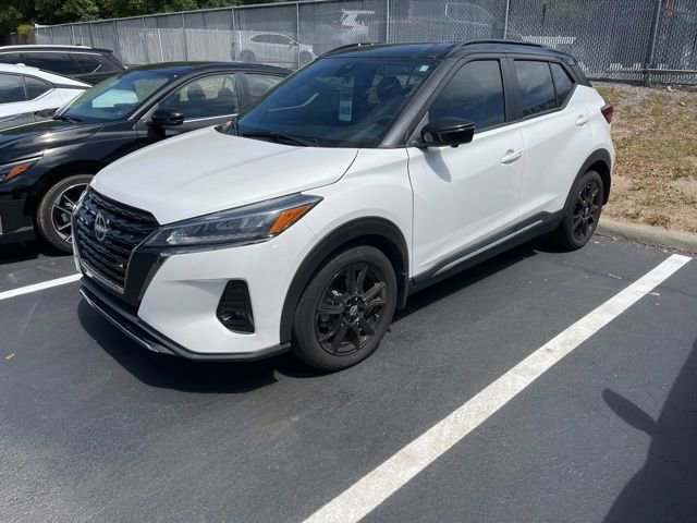 Used 2023 Nissan Kicks SR w/ SR Premium Package FWD image 3