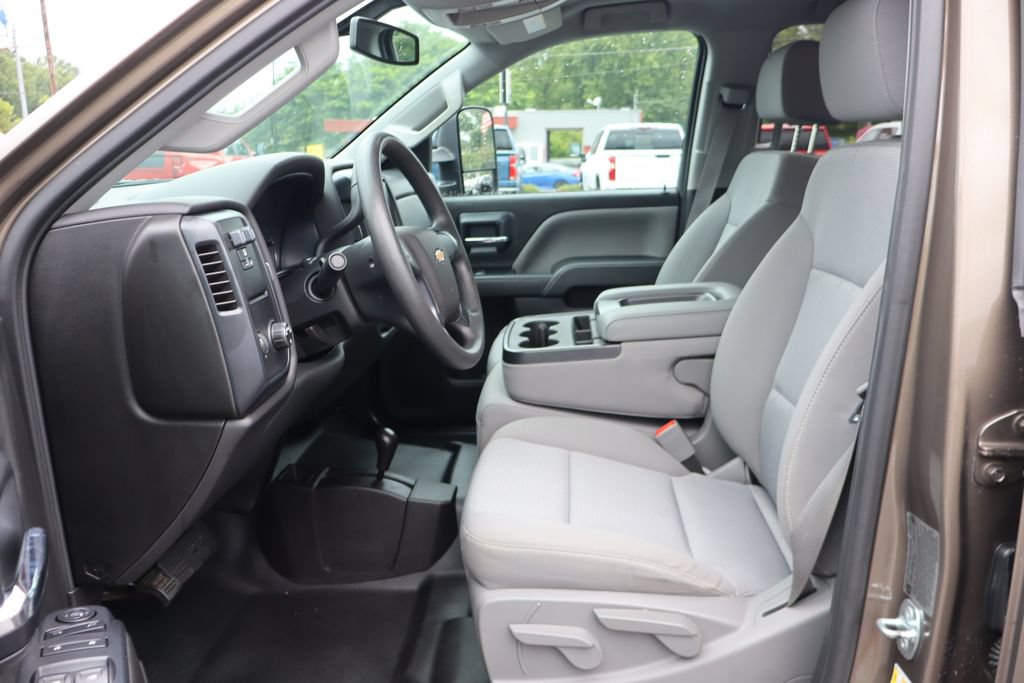 Used 2015 Chevrolet Silverado 3500 W/T AWD/4WD image 4