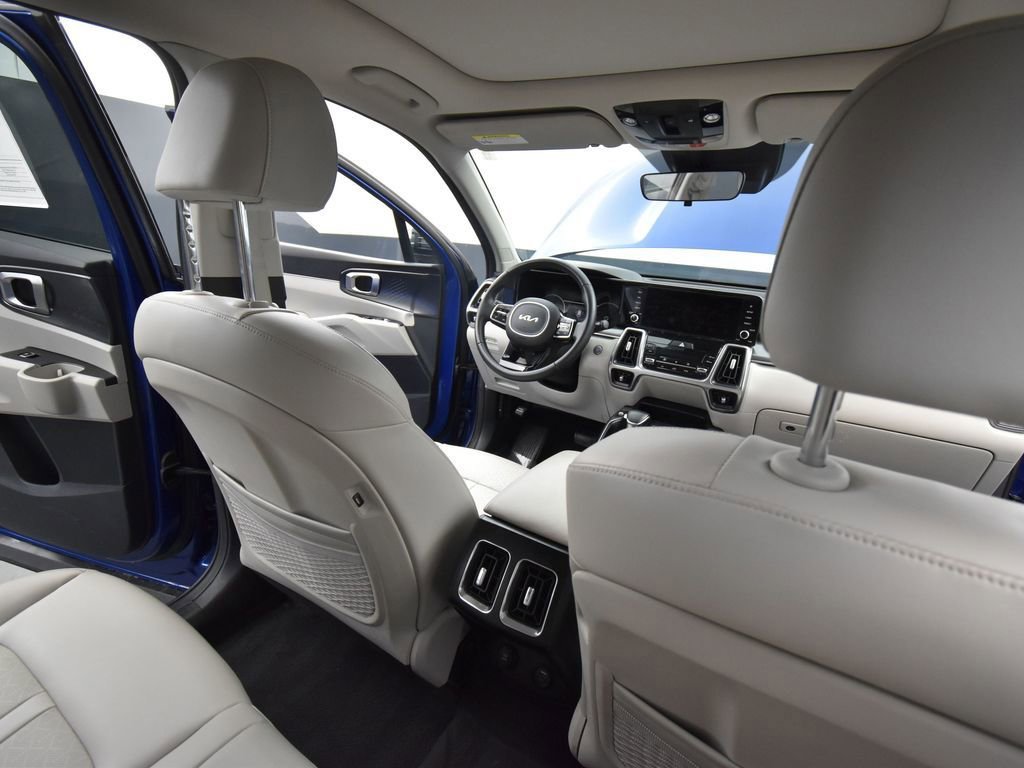 Used 2023 Kia Sorento S w/ Panoramic Sunroof Package image 17