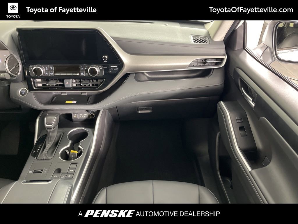 Certified 2025 Toyota Highlander XLE image 21