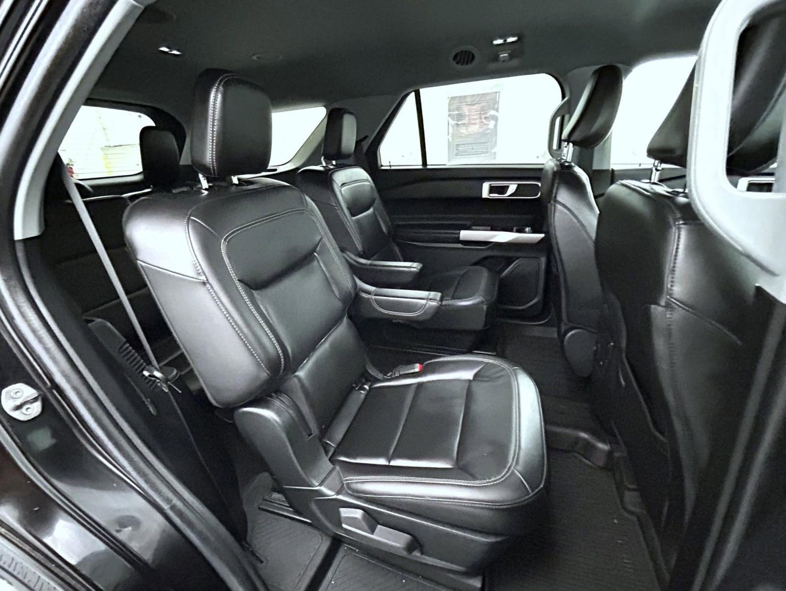 Used 2023 Ford Explorer XLT image 18