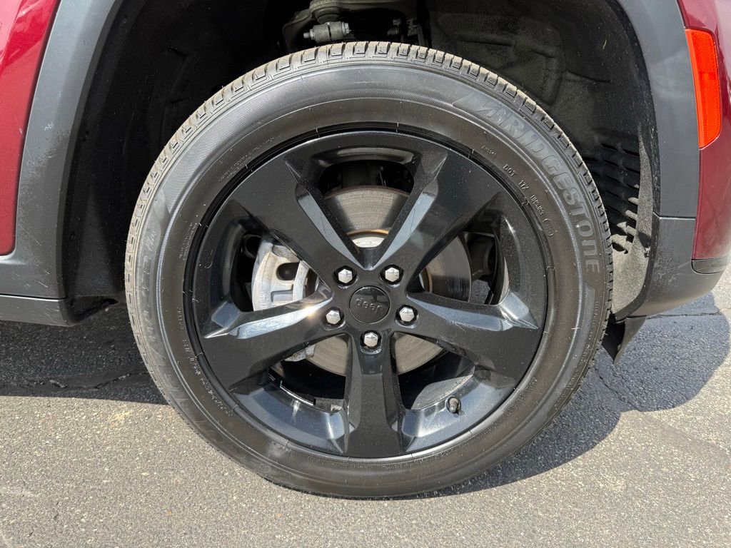 Certified 2023 Jeep Grand Cherokee L Laredo AWD/4WD image 9