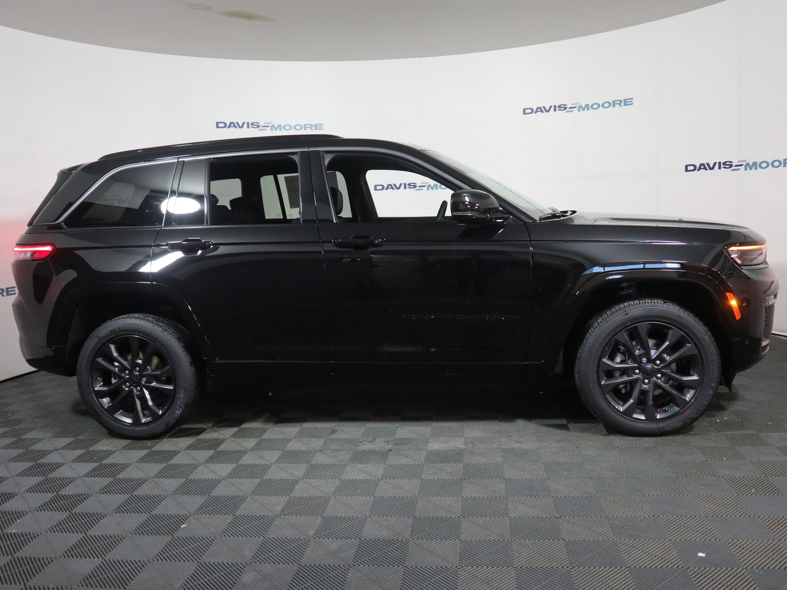 New 2026 Jeep Grand Cherokee Limited AWD/4WD image 4