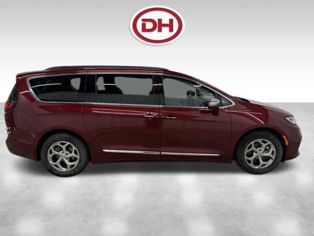 Used 2022 Chrysler Pacifica Limited FWD image 2