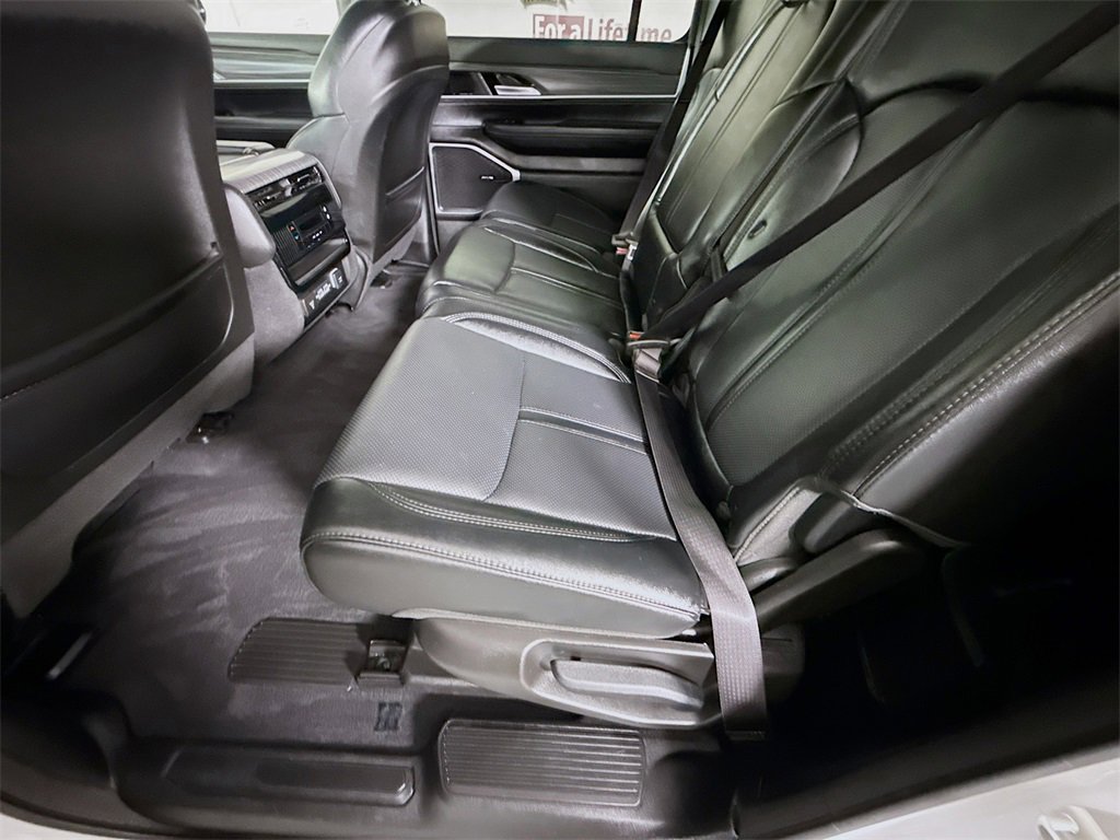 Used 2024 Jeep Wagoneer L Series II w/ Flexible Seating Group image 28