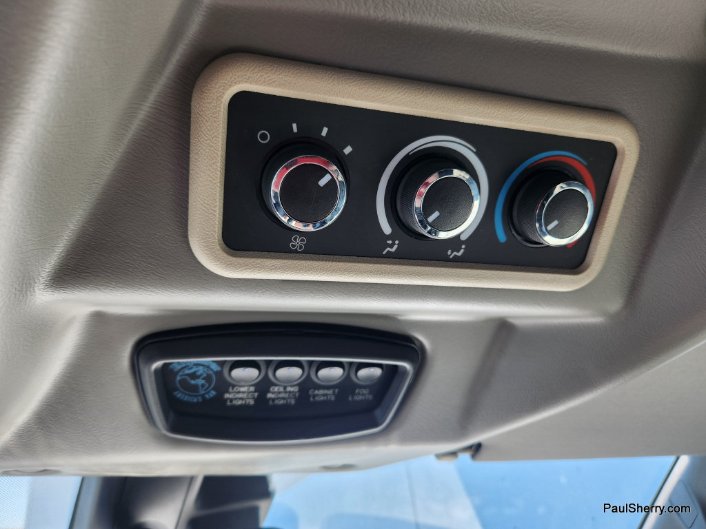 Used 2019 Chevrolet Express 2500 RWD image 40