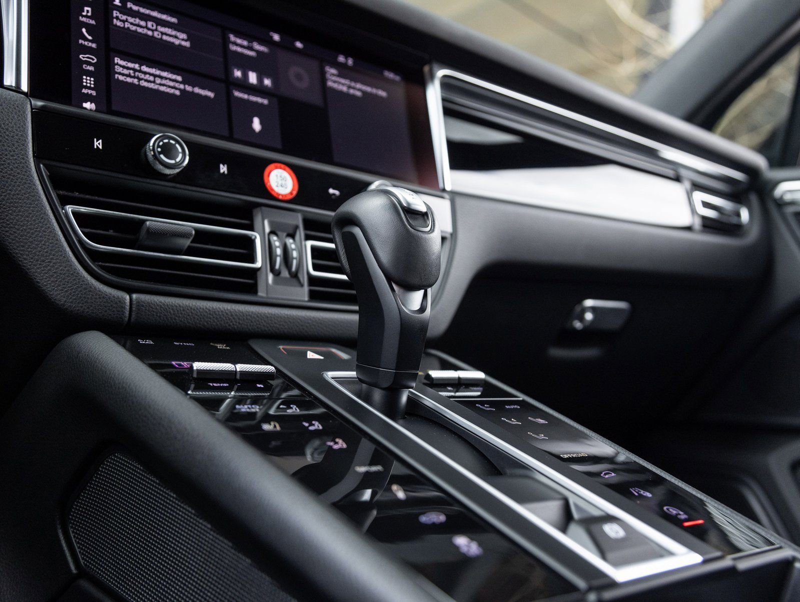 Certified 2023 Porsche Macan S image 26