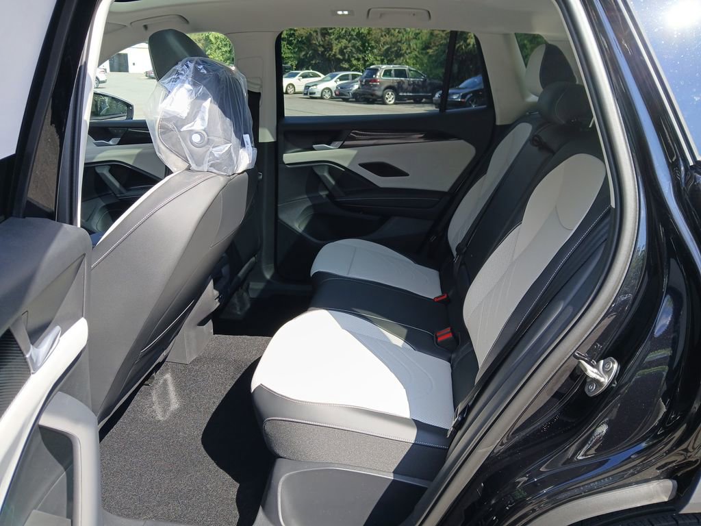 New 2025 Volkswagen Tiguan SE image 24