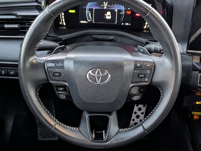 Used 2025 Toyota Camry SE FWD image 13