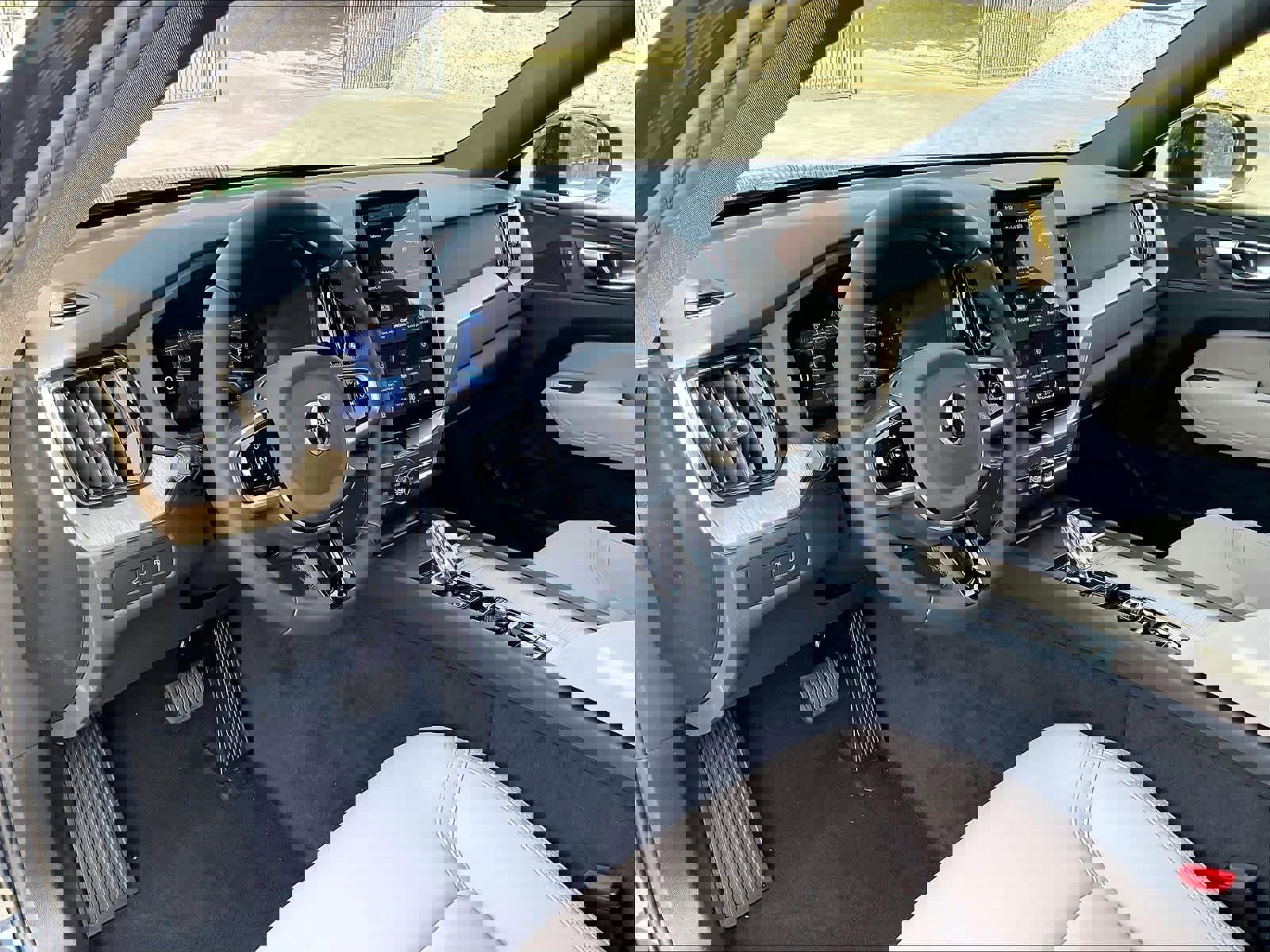 New 2026 Volvo XC60 T8 Plus w/ Protection Package Premier image 8