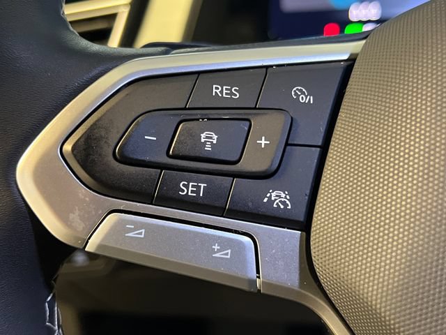 Certified 2024 Volkswagen Atlas Cross Sport SE FWD image 21