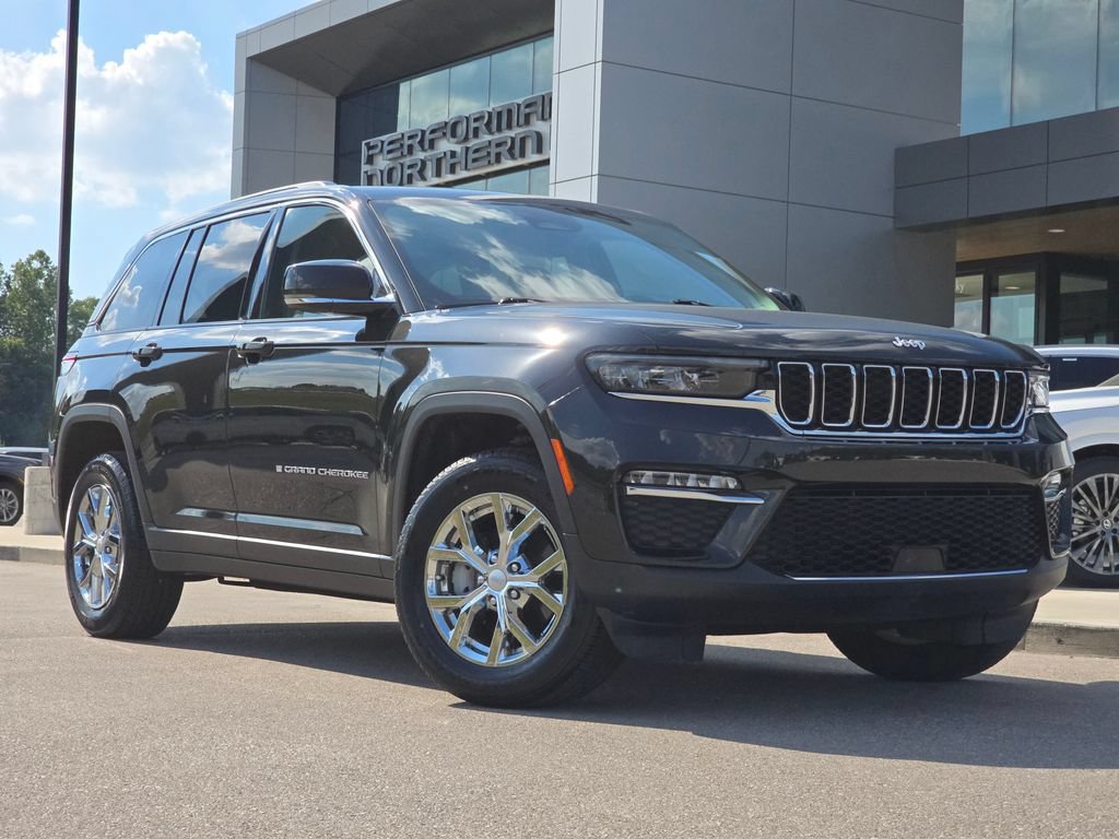 Used 2024 Jeep Grand Cherokee Limited AWD/4WD image 2