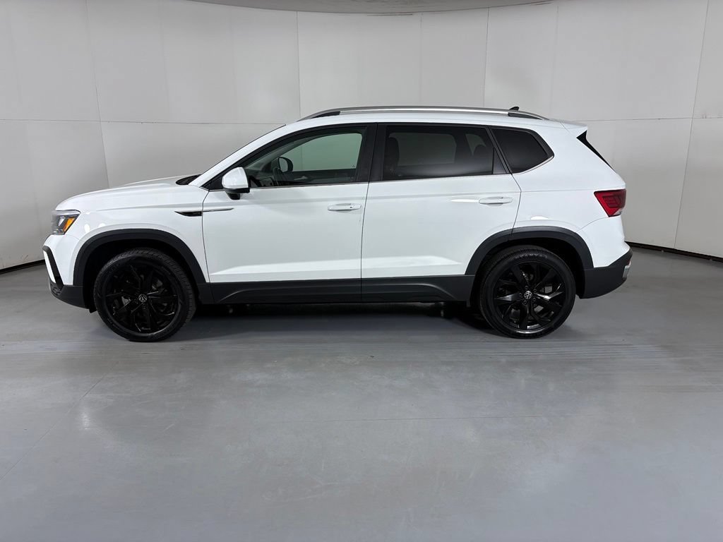 Used 2024 Volkswagen Taos SE FWD image 5