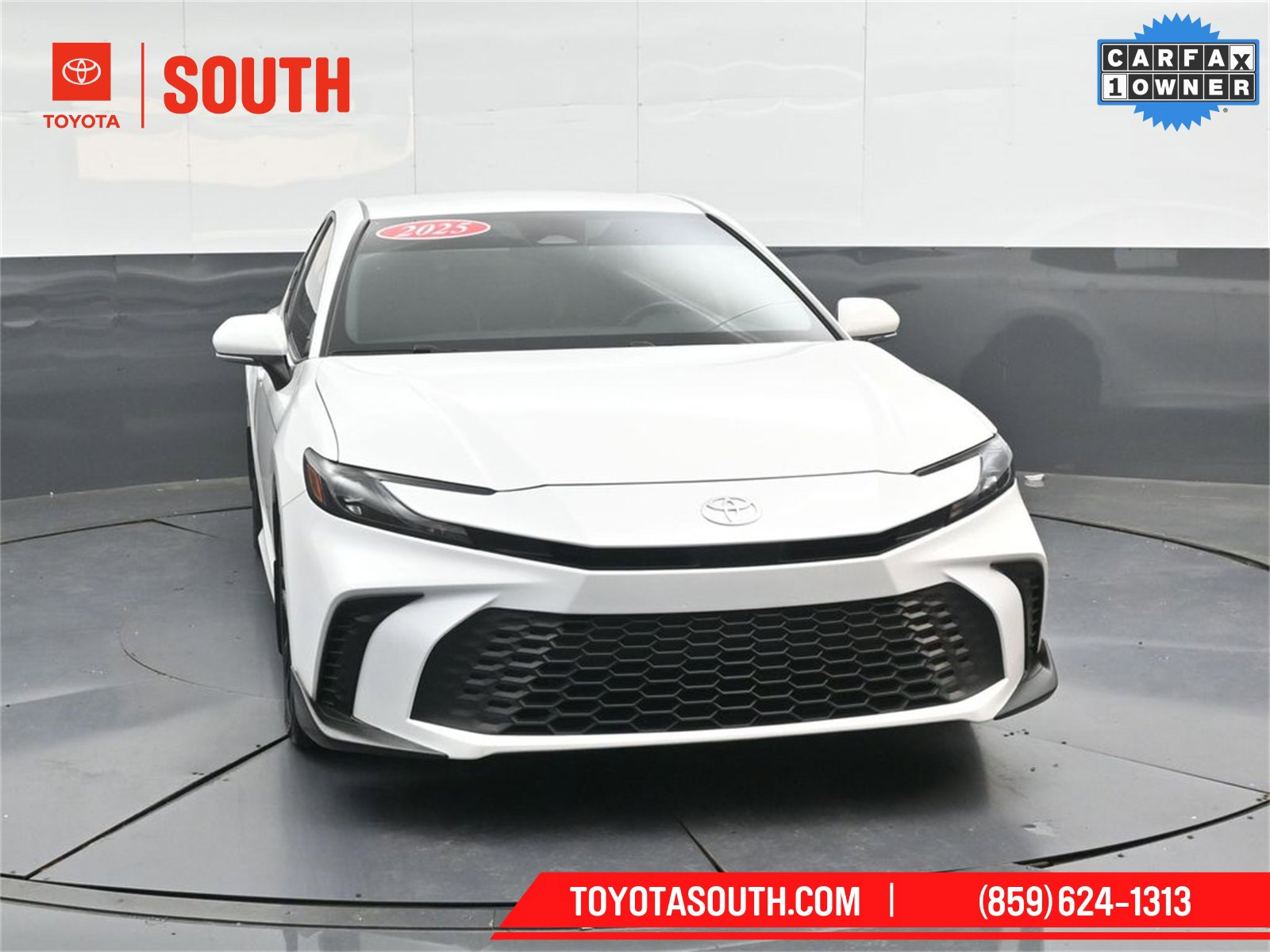 Used 2025 Toyota Camry SE w/ Convenience Package image 5