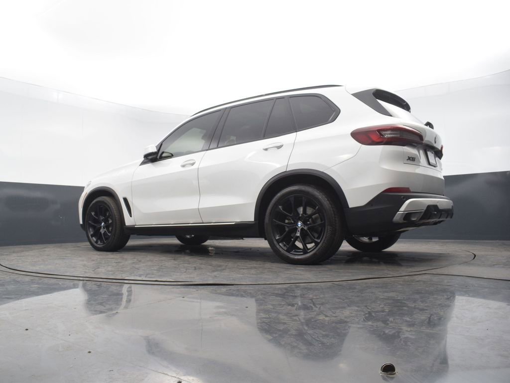 Used 2023 BMW X5 xDrive40i w/ Premium Package image 51