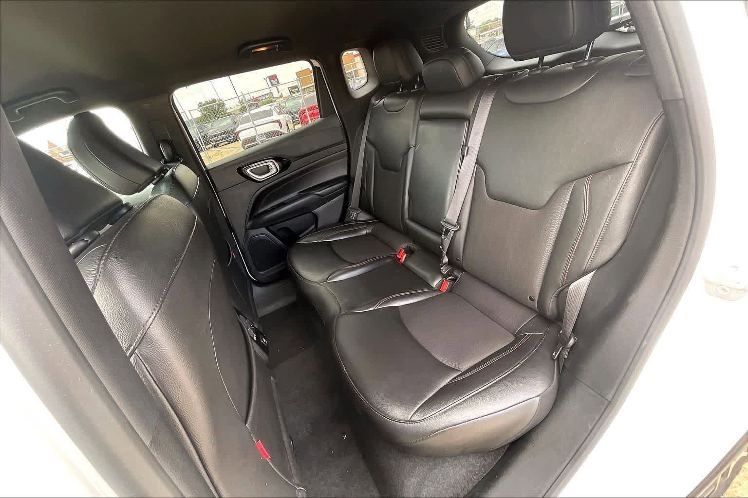 Used 2025 Jeep Compass Trailhawk AWD/4WD image 28