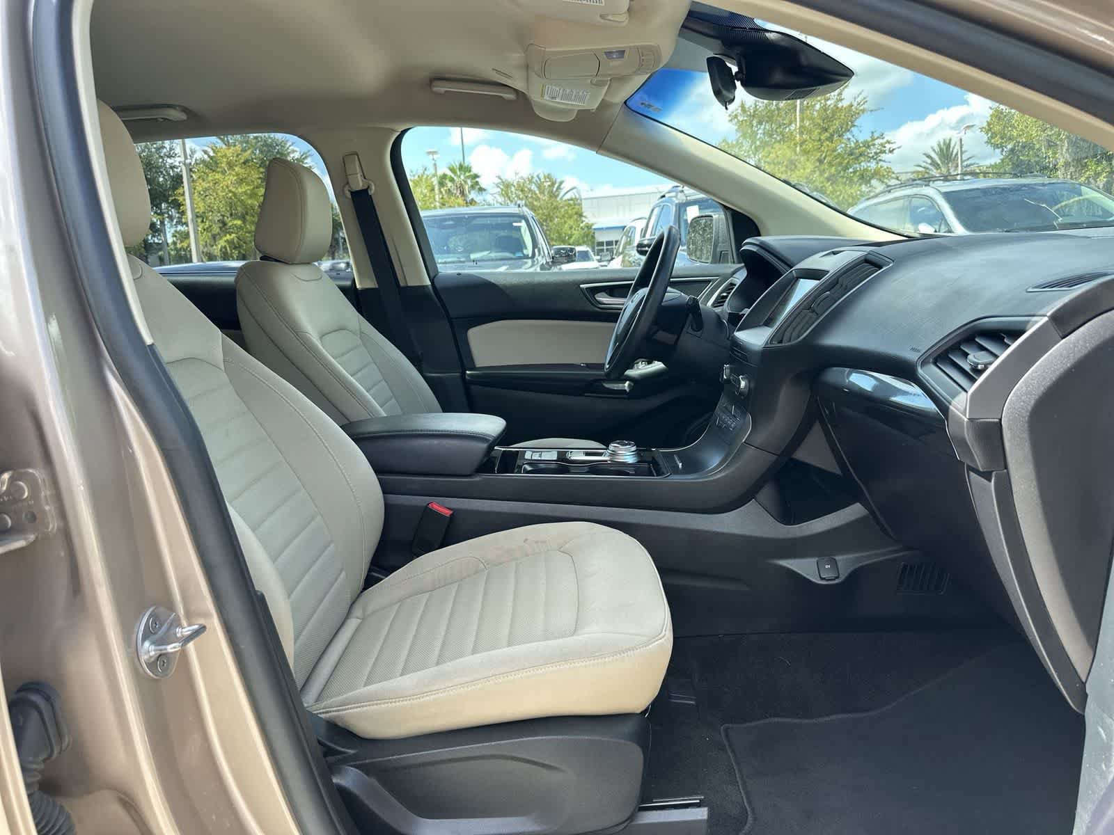 Used 2020 Ford Edge SE FWD image 16