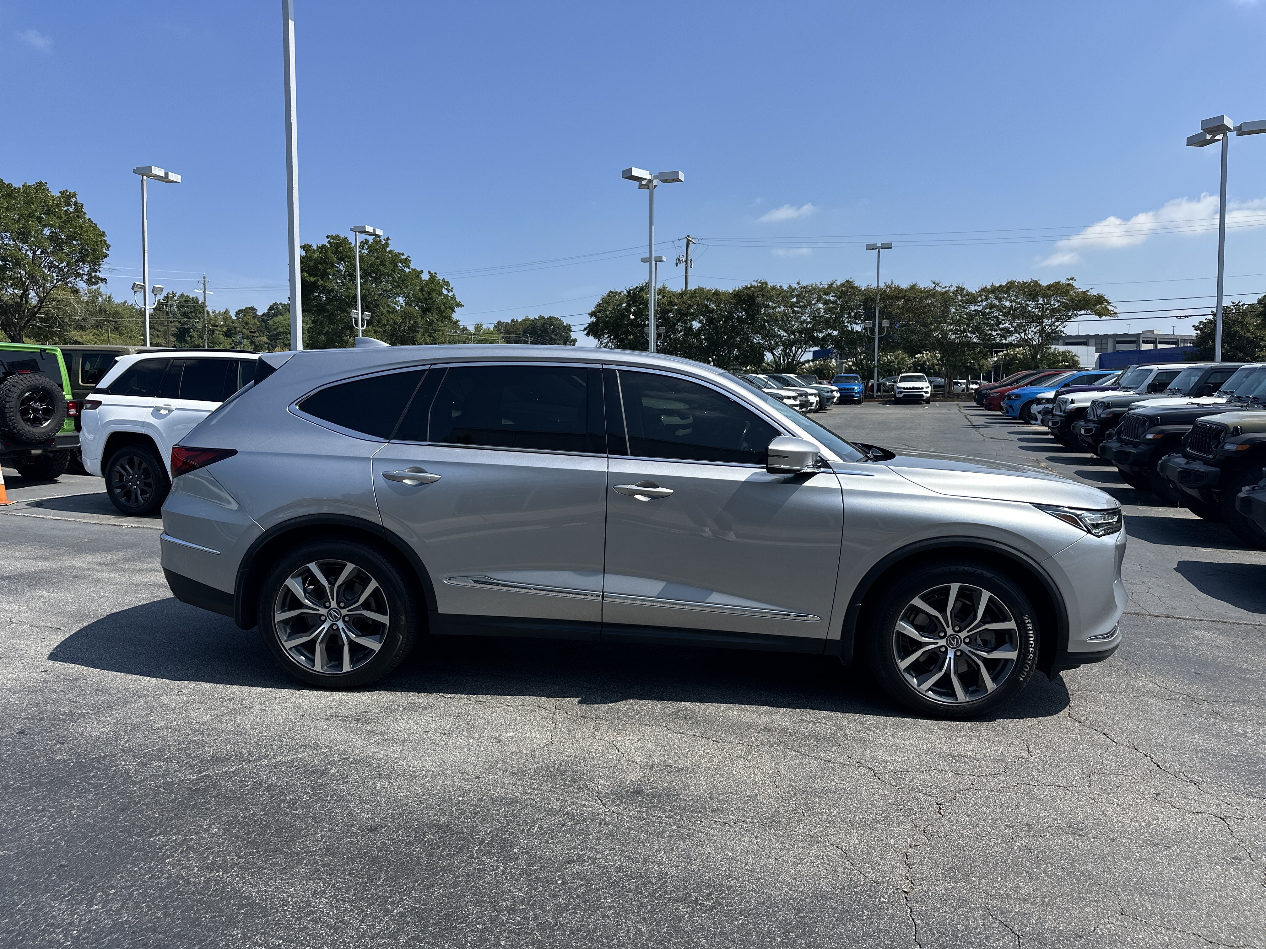 Used 2023 Acura MDX w/ Technology Package AWD/4WD image 10