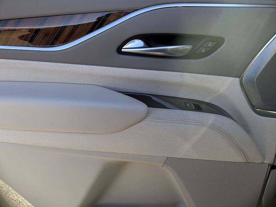 Used 2023 Cadillac Escalade Sport Platinum w/ LPO, ONYX Package image 24