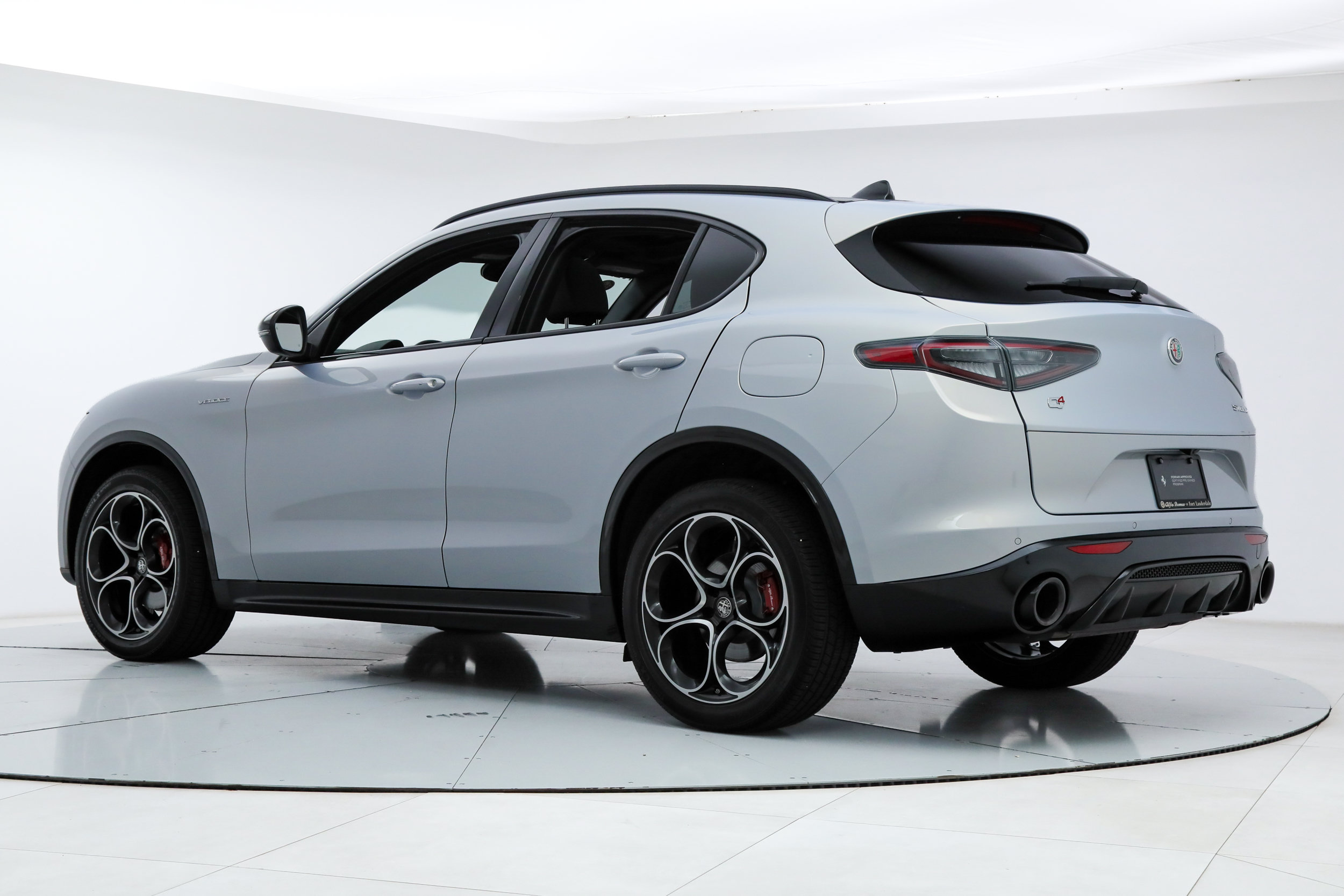 New 2025 Alfa Romeo Stelvio Sprint w/ Veloce Package AWD/4WD image 3