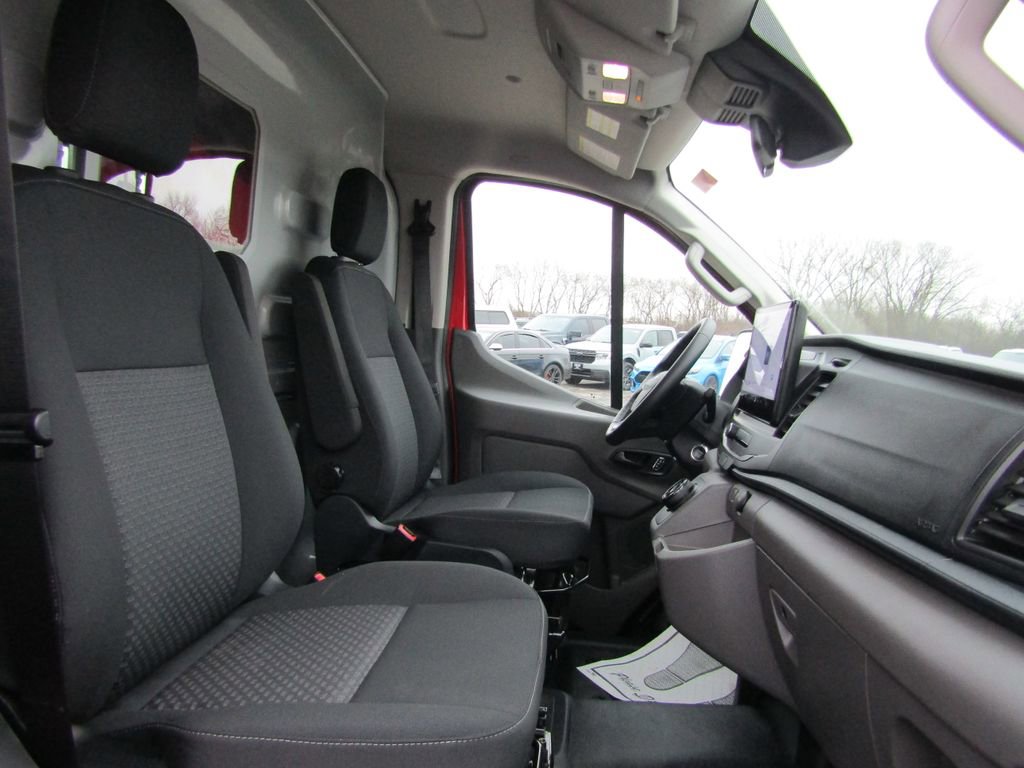 Used 2024 Ford E-Transit Low Roof image 33