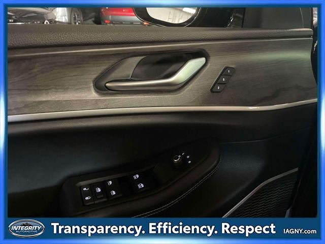 Used 2023 Jeep Grand Cherokee L Limited AWD/4WD image 18