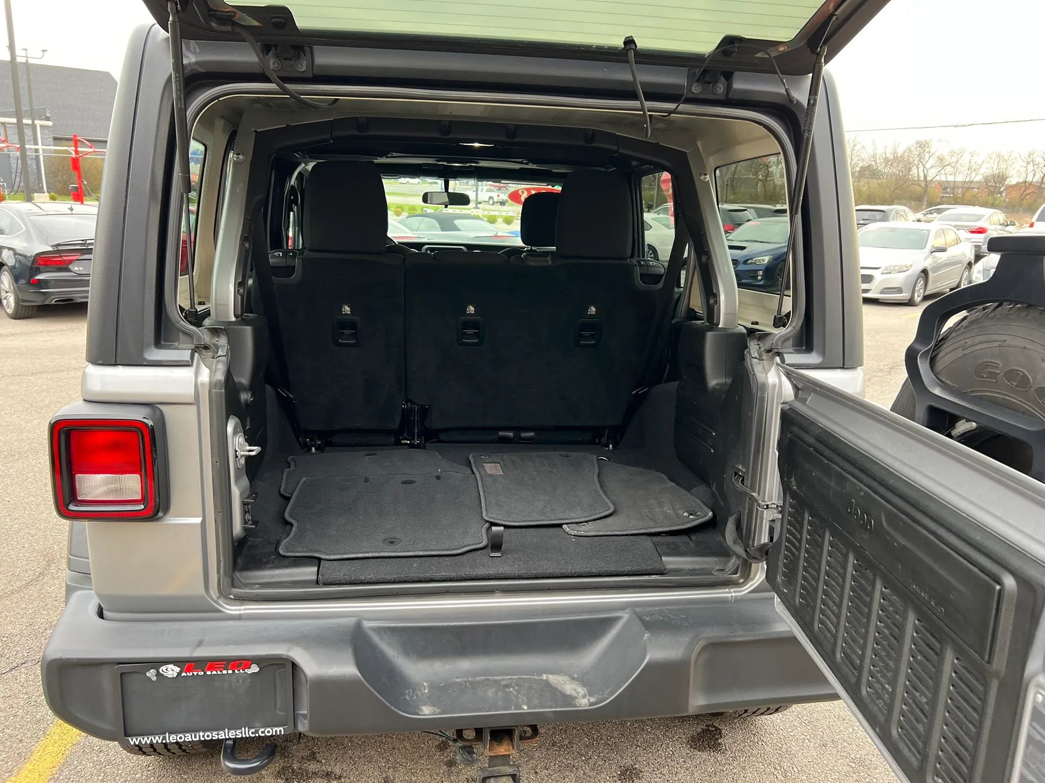 Used 2018 Jeep Wrangler Unlimited Sport S image 32