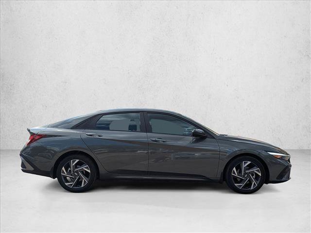 Used 2025 Hyundai Elantra Sport FWD image 4