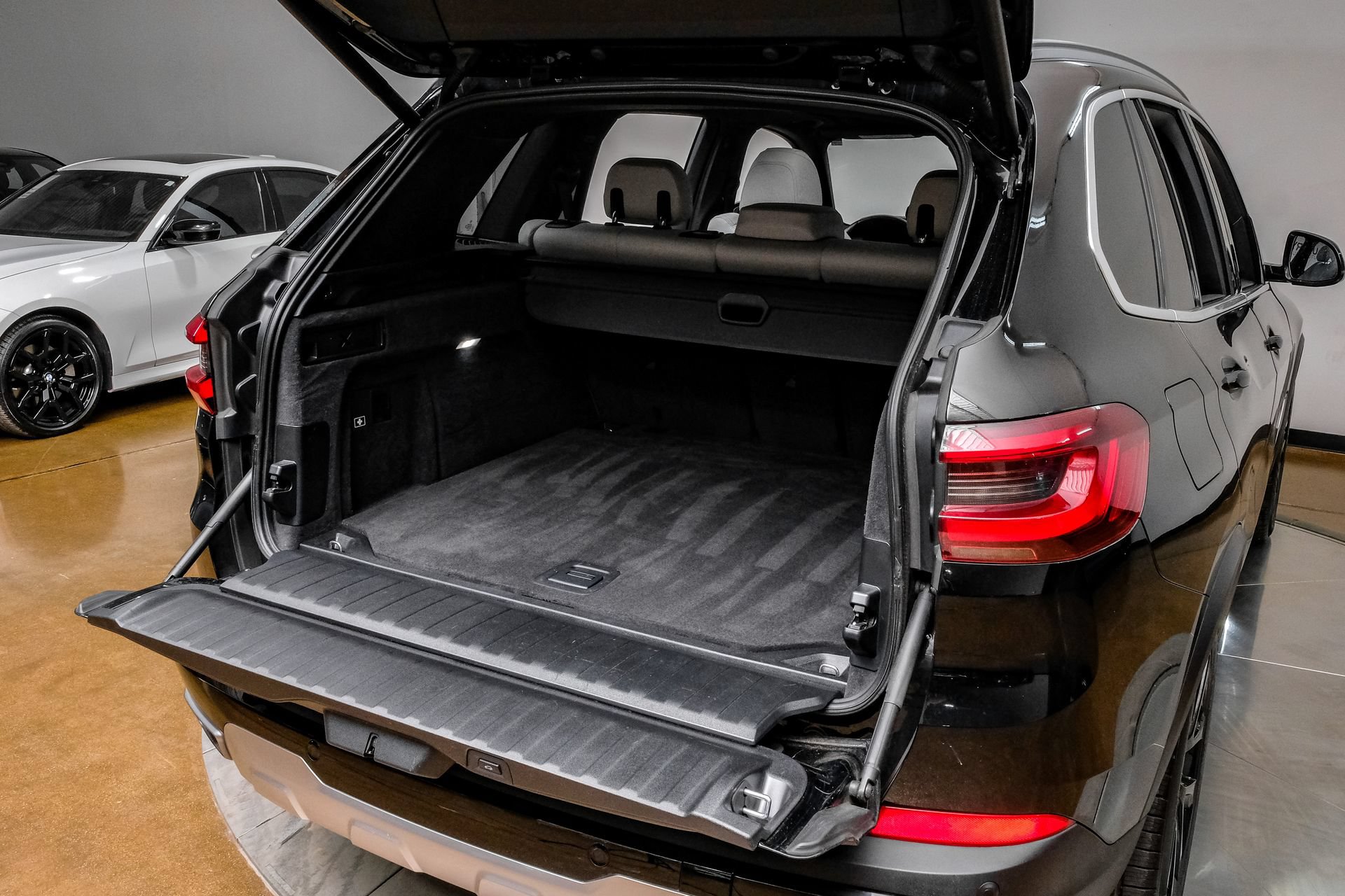 Used 2023 BMW X5 xDrive40i AWD/4WD image 55