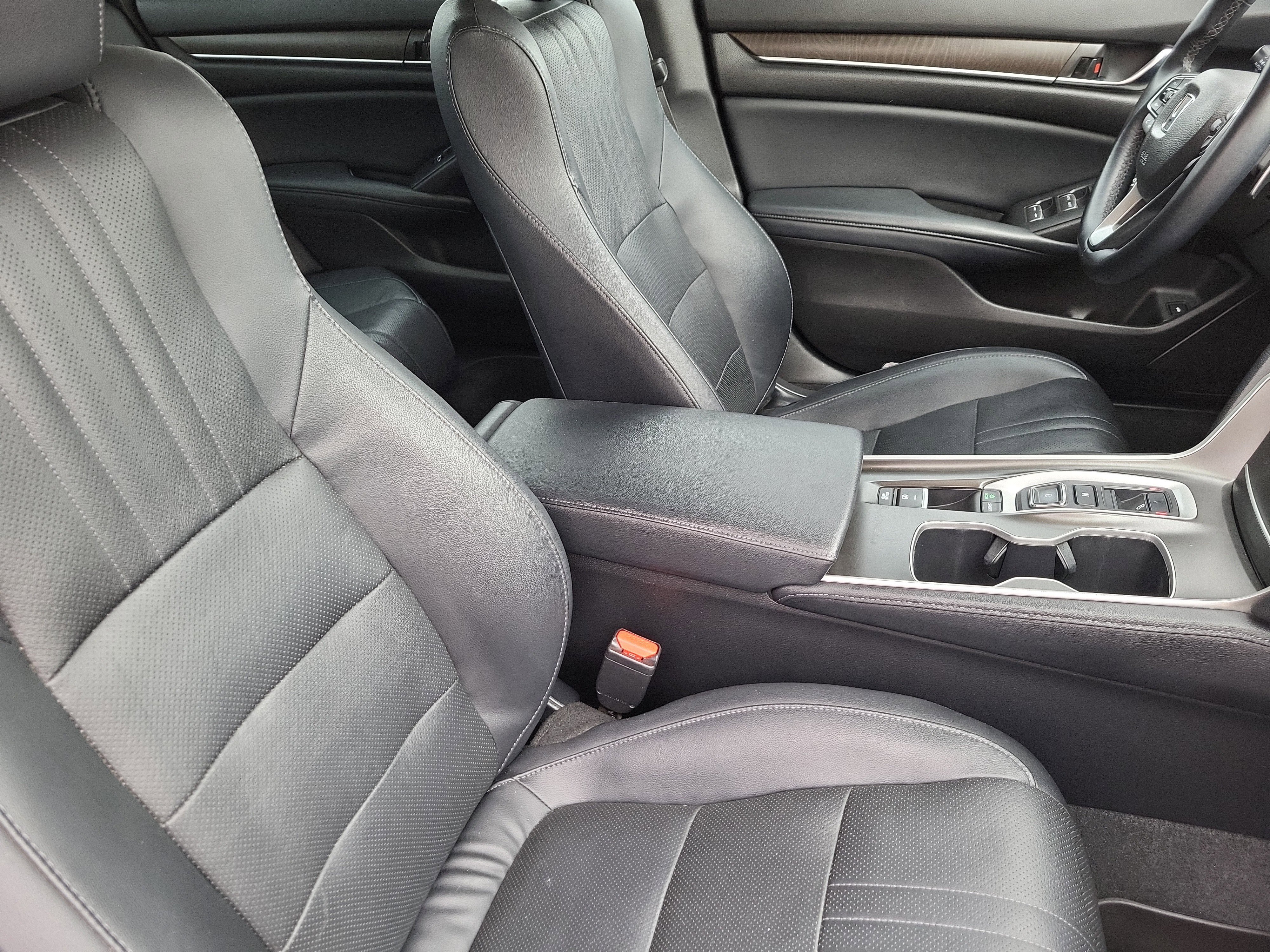 Used 2018 Honda Accord Touring image 14