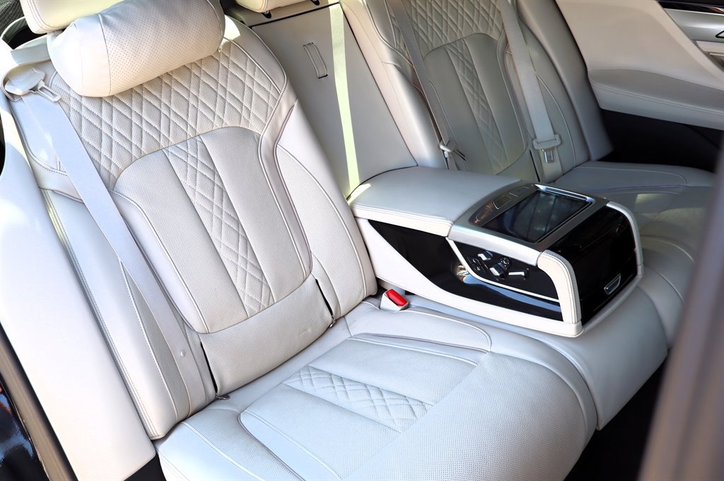 Used 2020 BMW ALPINA B7 xDrive w/ Luxury Rear Seating Package AWD/4WD image 31