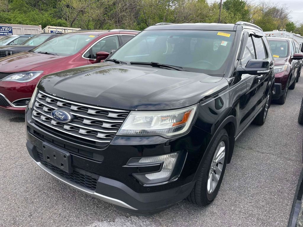 Used 2016 Ford Explorer XLT w/ Equipment Group 202A image 4