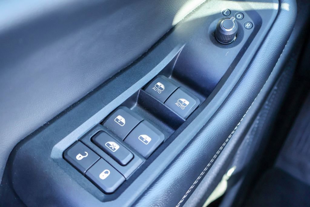 Used 2023 Jeep Grand Cherokee Limited w/ Luxury Tech Group II image 16