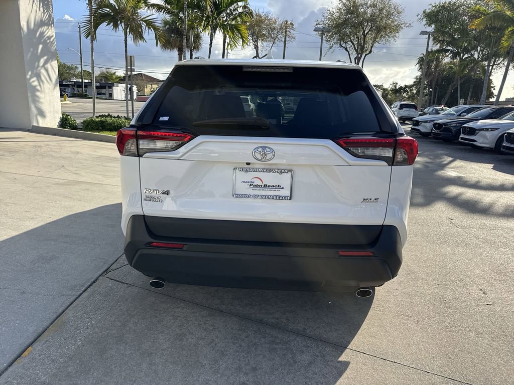 Used 2024 Toyota RAV4 XLE w/ Convenience Package image 2