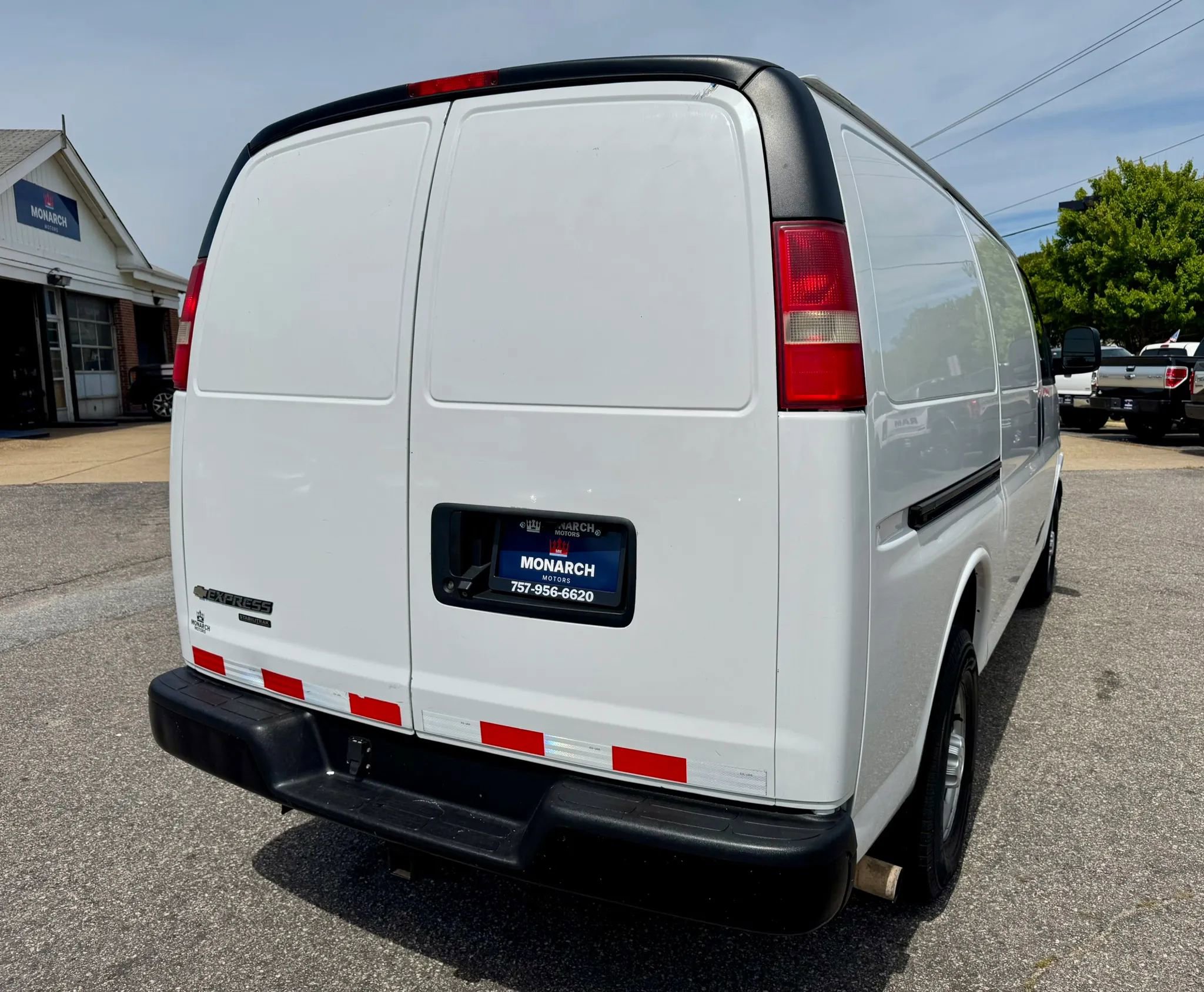 Used 2015 Chevrolet Express 2500 RWD image 5