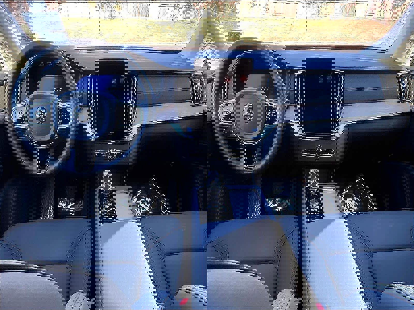 Used 2025 Volvo XC90 B5 Core w/ Protection Package Premier image 18