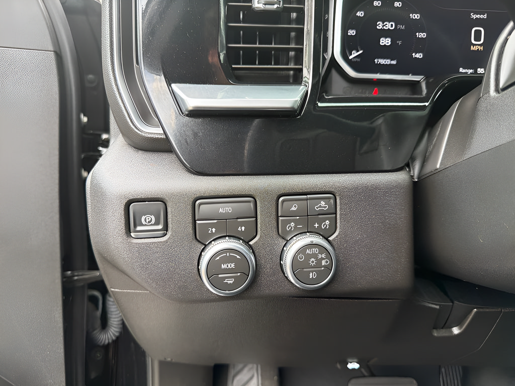 Used 2026 GMC Sierra 1500 SLT AWD/4WD image 32