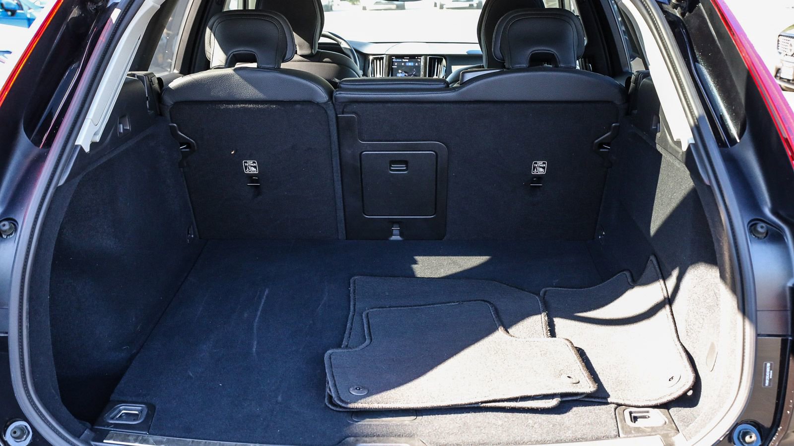 Used 2025 Volvo XC60 B5 Plus image 26