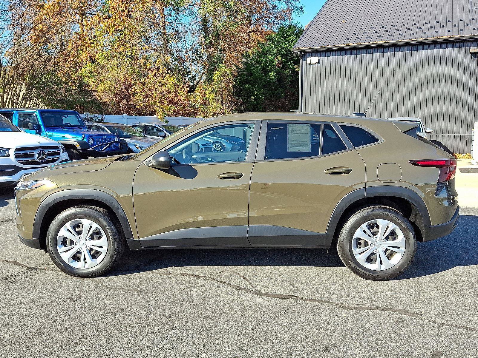 Used 2024 Chevrolet Trax LS w/ Driver Confidence Package image 7