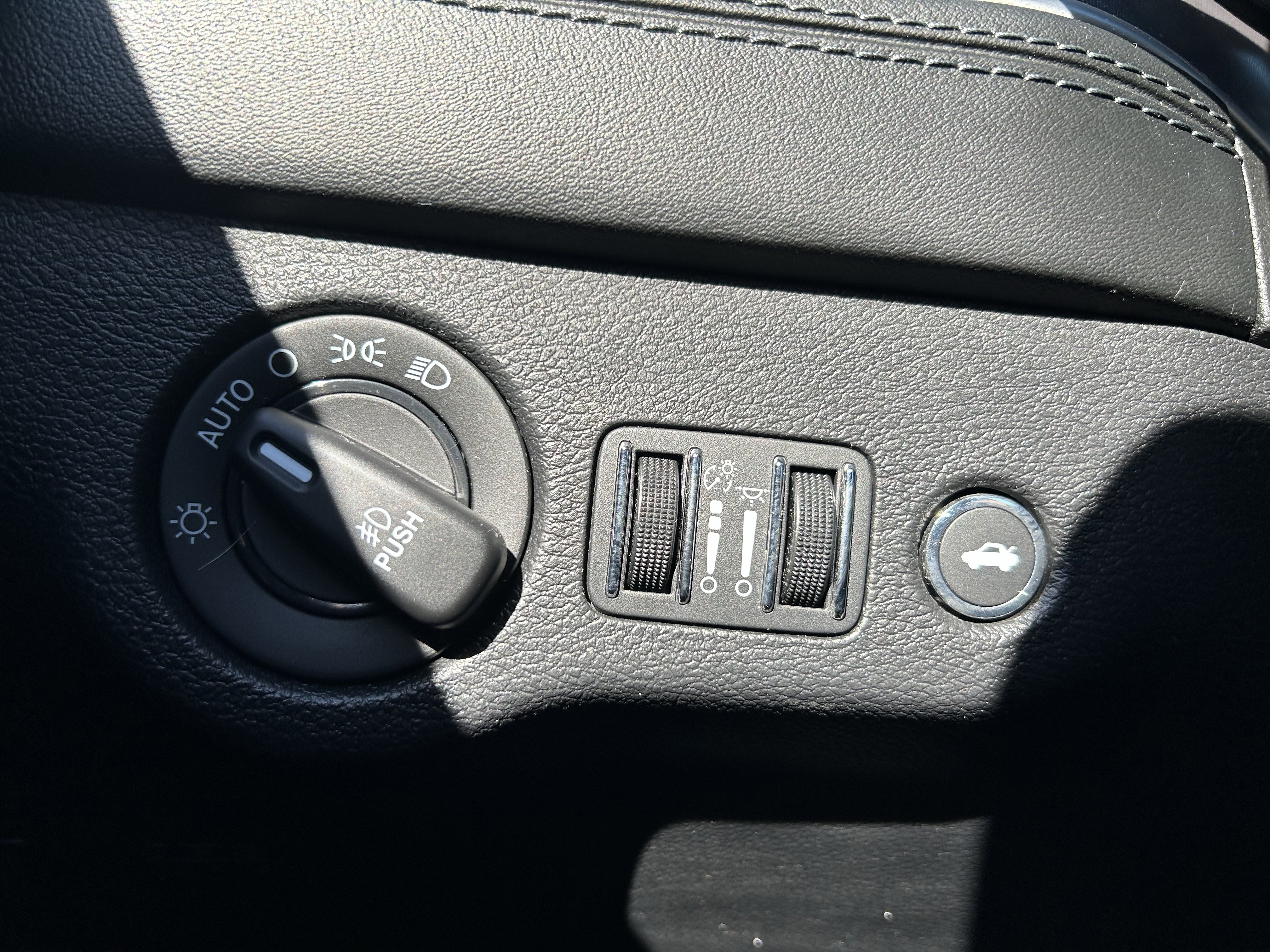 Used 2019 Dodge Charger SXT w/ Plus Group image 19