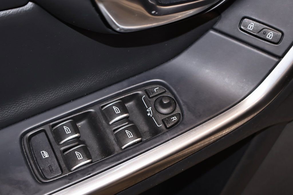 Used 2017 Volvo S60 T5 Inscription image 12